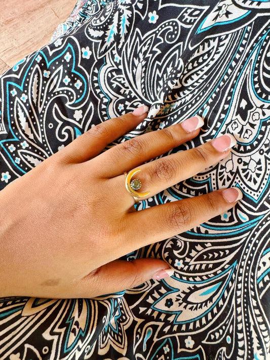 Helena Ring with Labradorite Stone