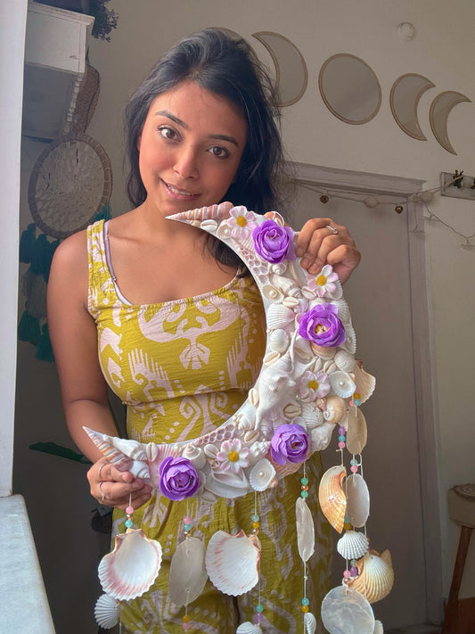 Serene Shell Mooncatcher