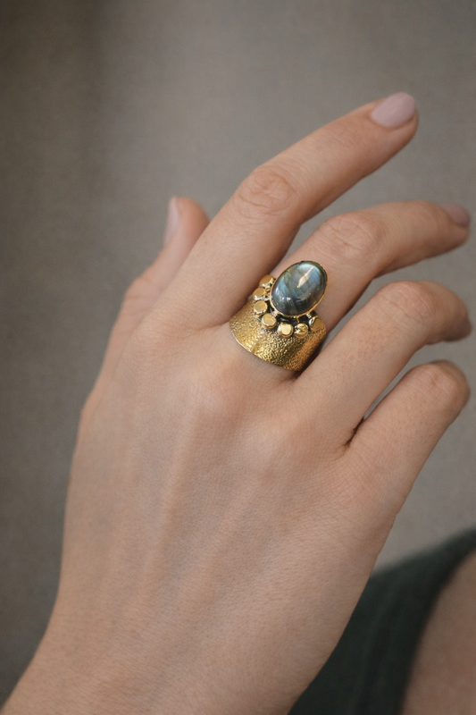 Luna Labradorite Aura Ring