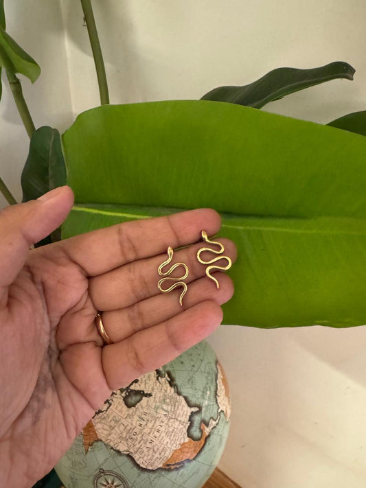 Nāga Curve Studs