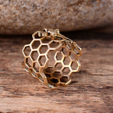 Load image into Gallery viewer, Honey Comb With Bee Ring
