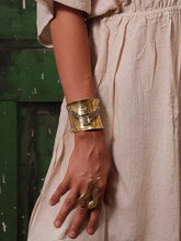 Load image into Gallery viewer, Isis Goddess Cuff
