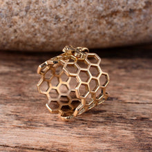 Load image into Gallery viewer, Honey Comb With Bee Ring
