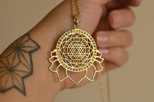 Load image into Gallery viewer, Padma Pendant with Chain
