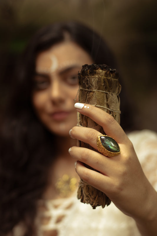 Labradorite Vanki Ring